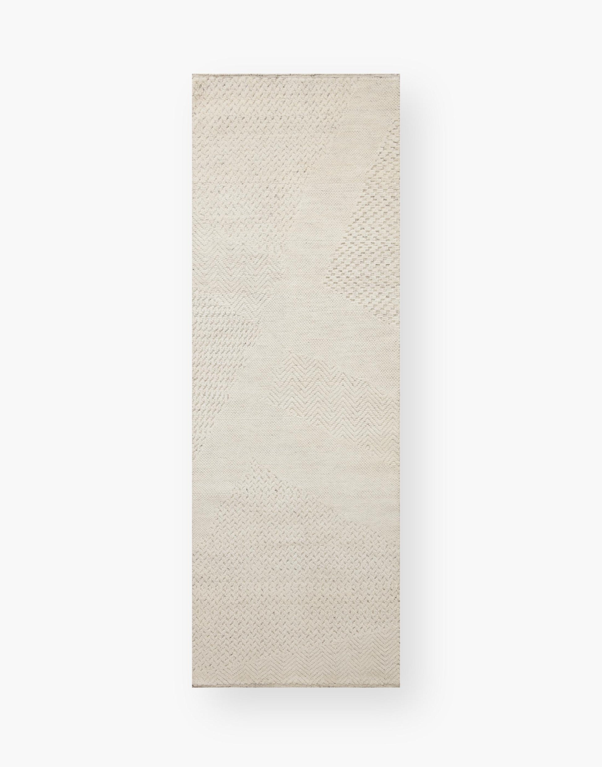 Hand Knotted Rug in Ivory.