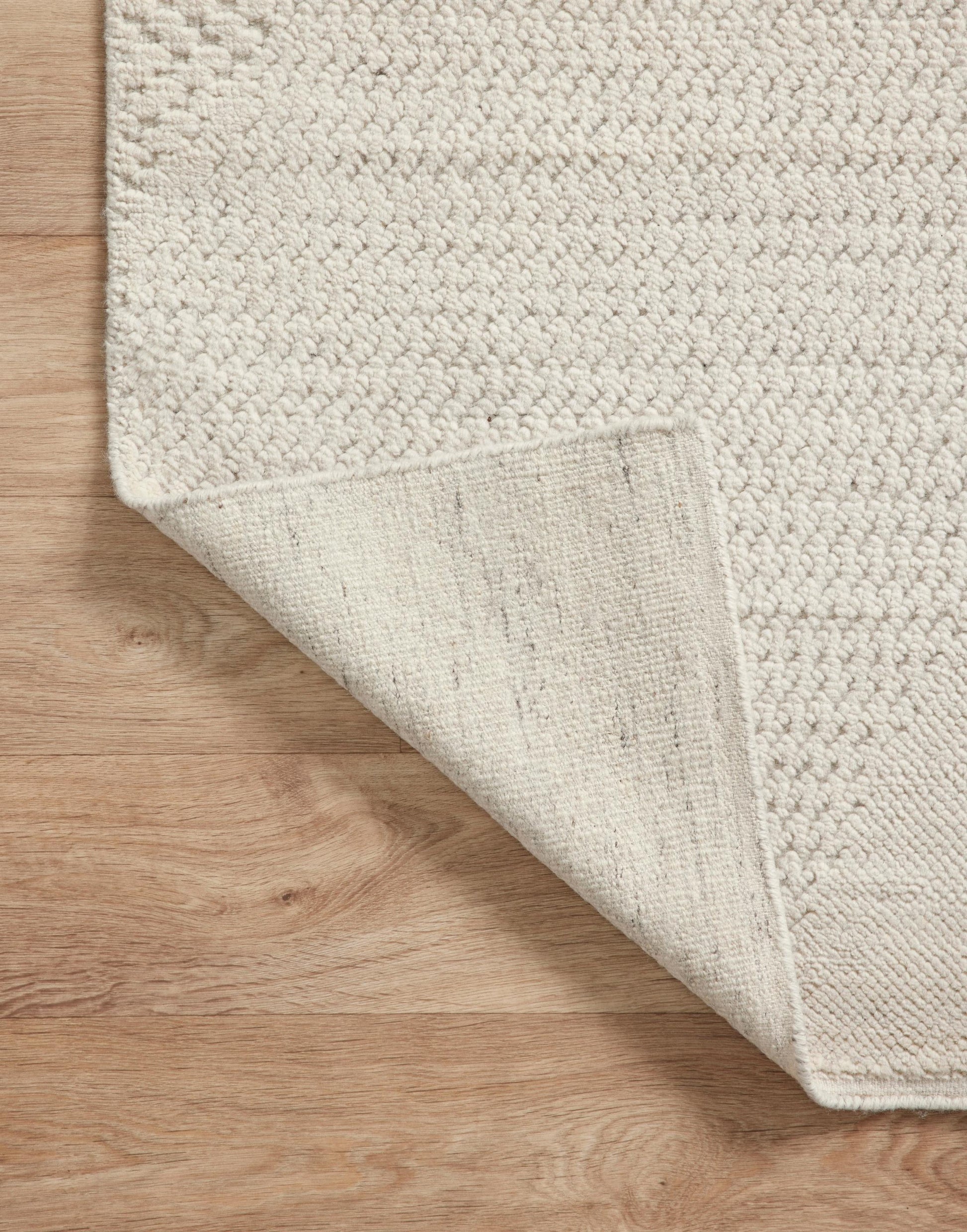 Hand Knotted Rug in Ivory.