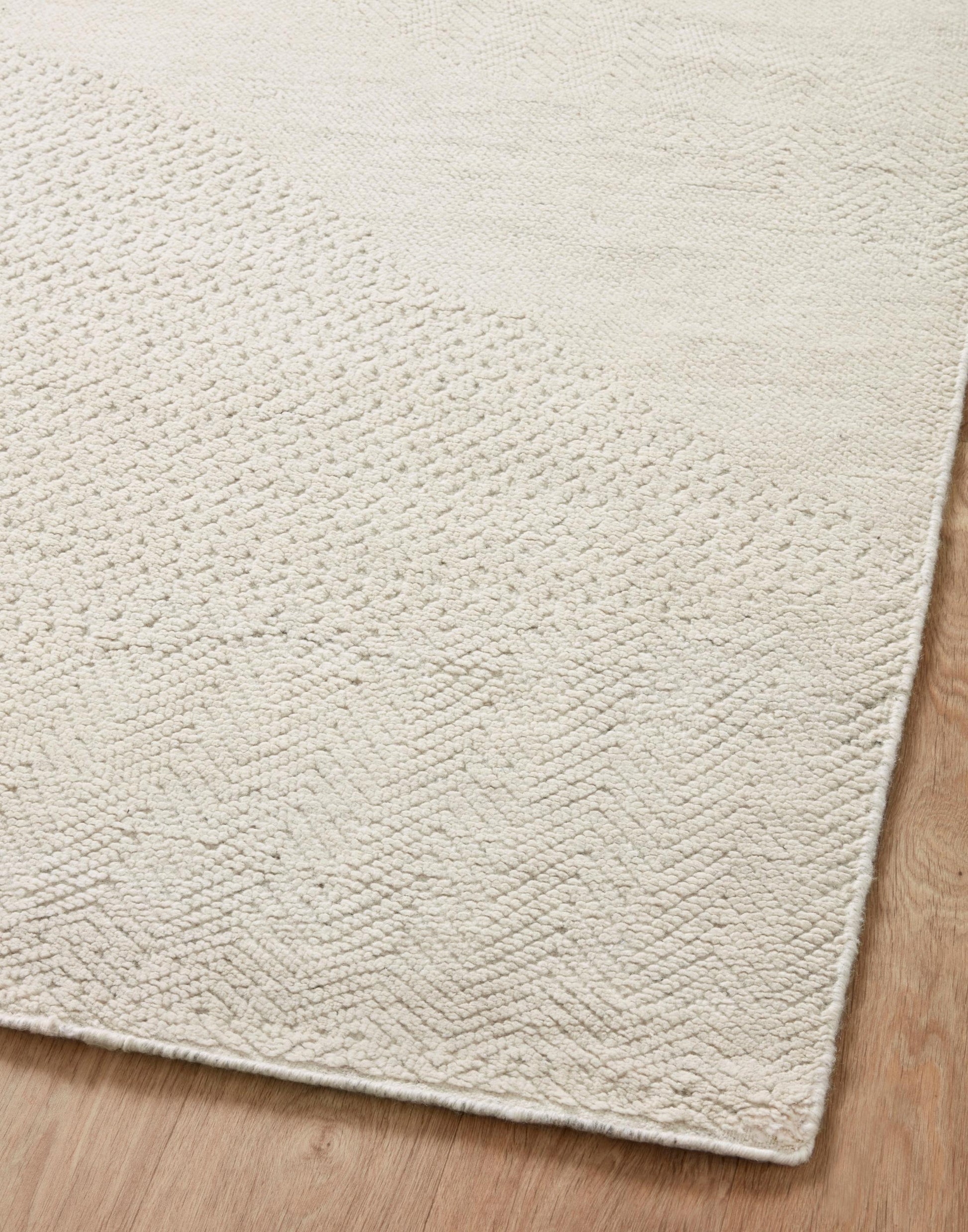Hand Knotted Rug in Ivory.