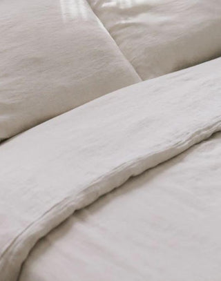 Natural Chambray Linen Duvet Set - Queen Size - Ethically Crafted in India - Moisture-Wicking & Temperature-Regulating.