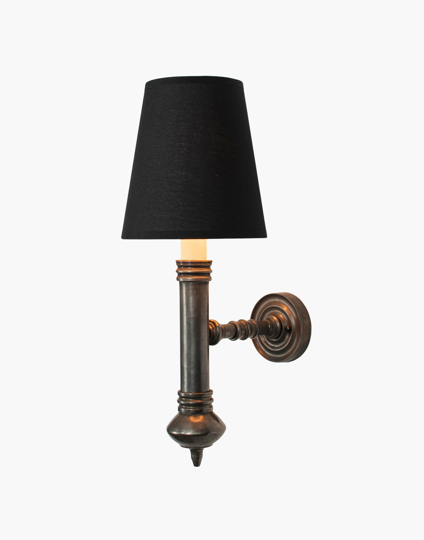Single Wall Sconce in cast brass, small period-style wall light suitable for mirrors or artwork.