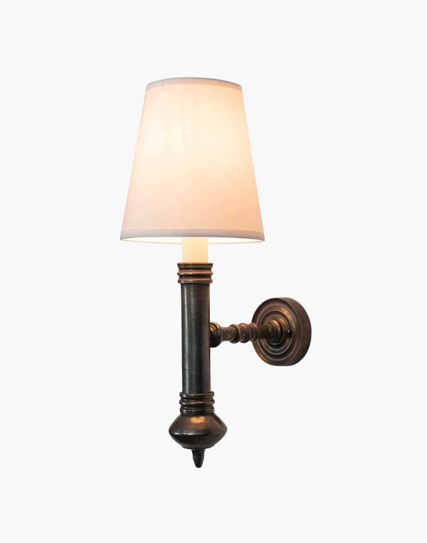 Single Wall Sconce in cast brass, small period-style wall light suitable for mirrors or artwork.