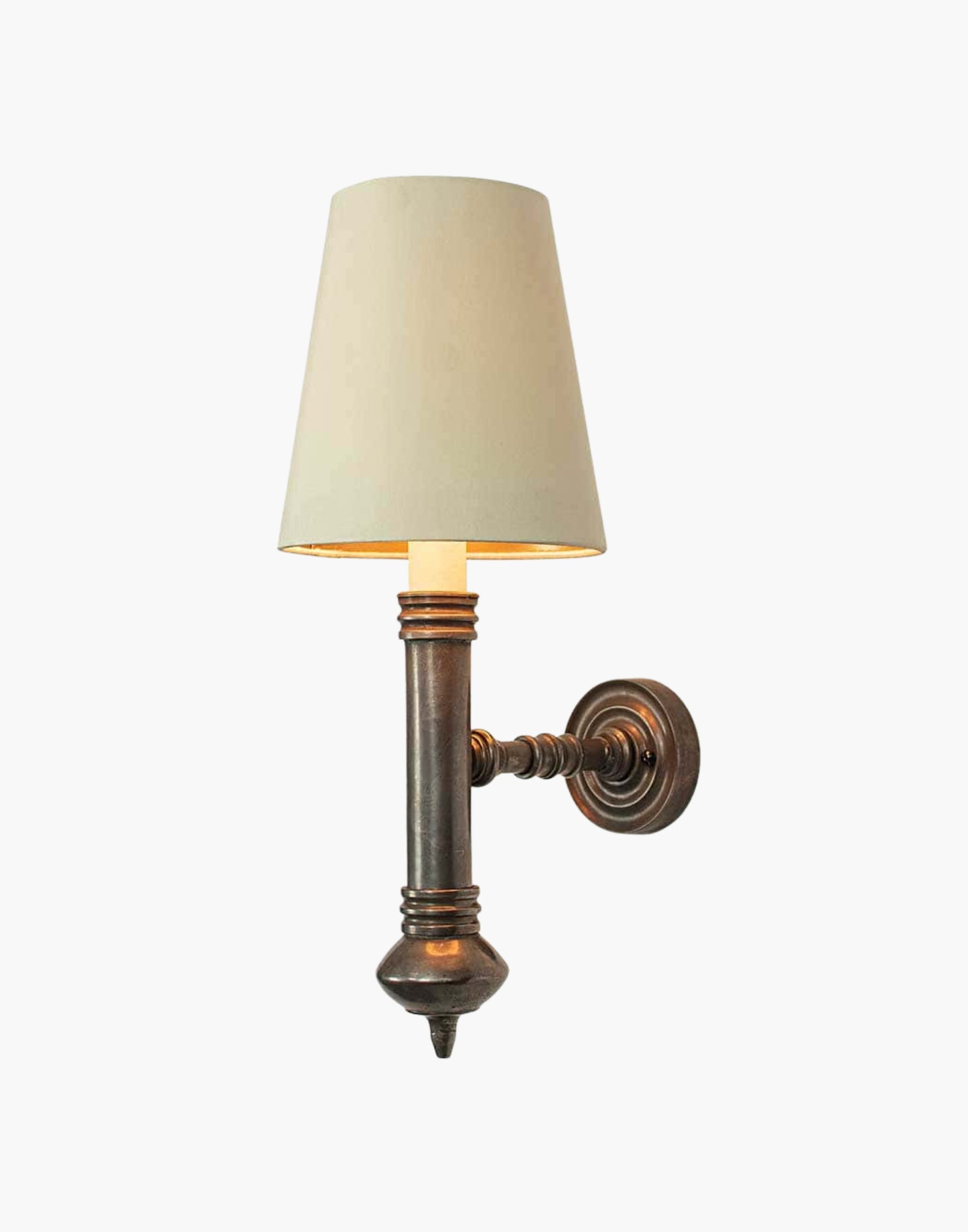 Single Wall Sconce in cast brass, small period-style wall light suitable for mirrors or artwork.