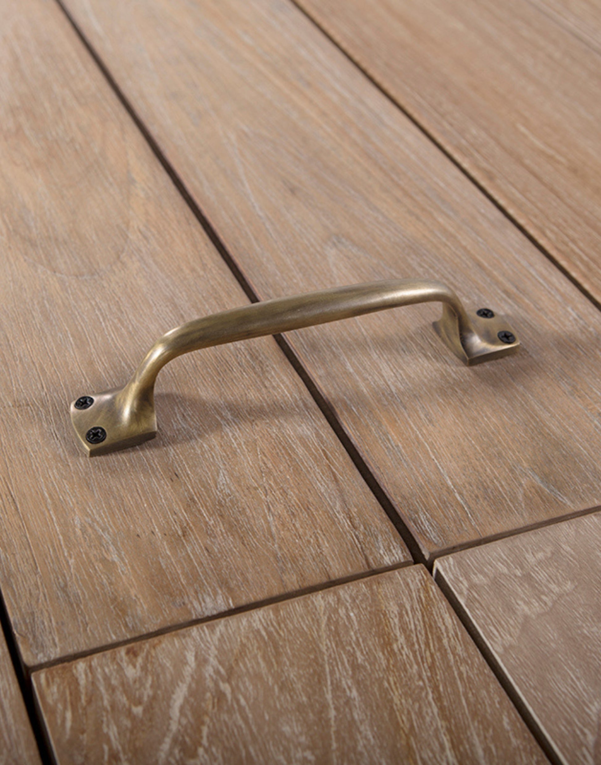 ustic Outdoor Dining Table with Removable Tray and Angled Legs