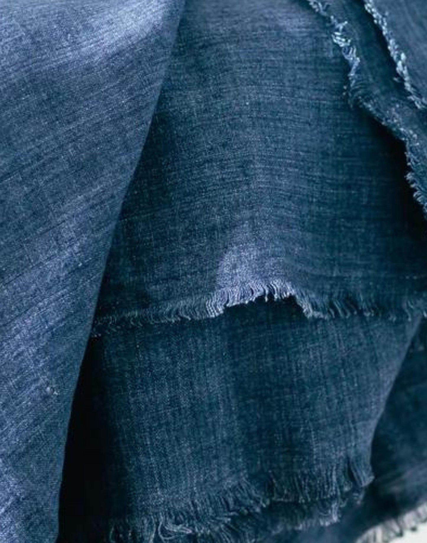 Versatile Stone Washed Linen Throw Blanket - Rich Grey Hue - Ethically Crafted from Belgian Flax - Generously Sized
