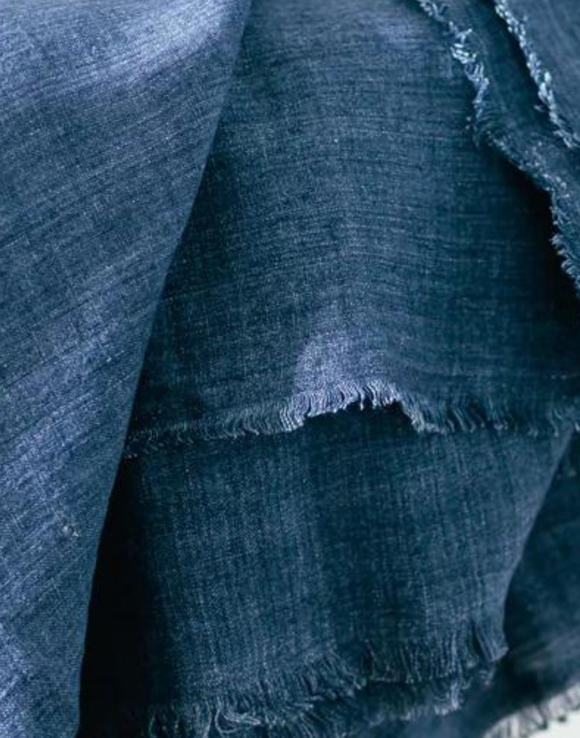 Versatile Stone Washed Linen Throw Blanket - Rich Grey Hue - Ethically Crafted from Belgian Flax - Generously Sized